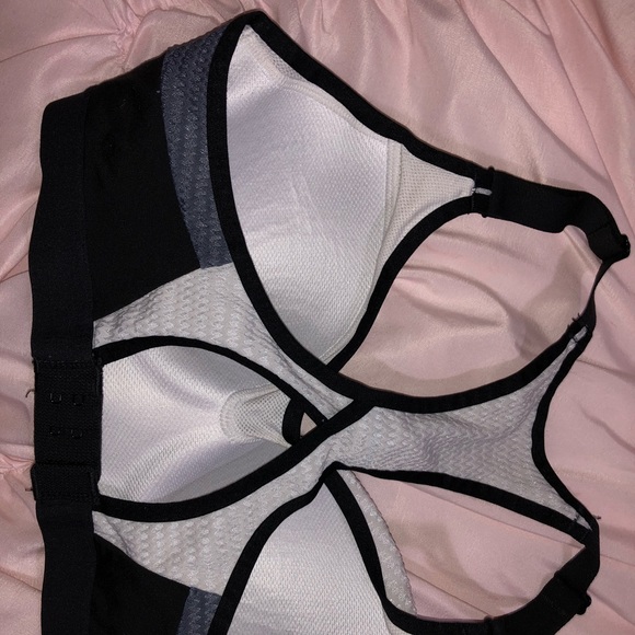 sports bra - Picture 4 of 7